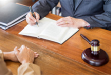 被辞退员工赖着不走怎么办 被辞退的员工赖着不走该怎么办