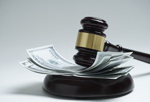 劳动仲裁可以委托律师代替出庭吗 劳动仲裁能不能委托律师代替出庭