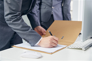 企业劳动合同违约怎么办 劳动合同公司违约该如何赔偿