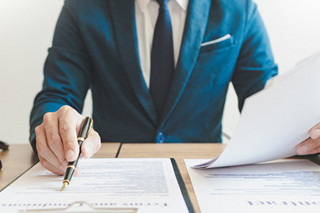 劳动合同条款怎么审查 审查劳动合同需要注意的问题