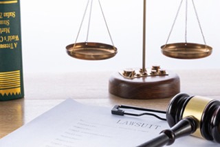 员工生病期间企业辞退员工给补偿吗 生病期间被公司辞退怎么赔偿