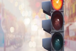 在我国什么叫红绿灯逆向行驶 道路逆行的几种情况